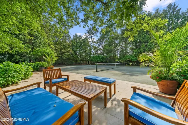 a view of a bench in a backyard