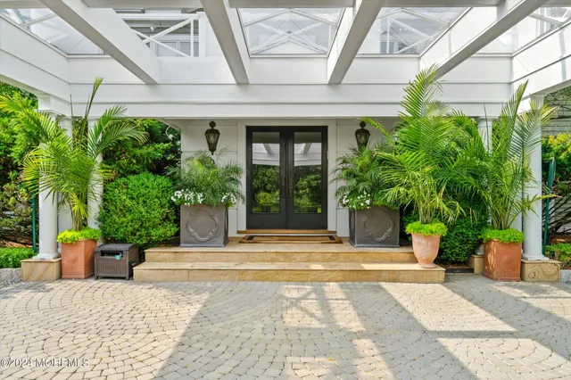 a view of outdoor space yard and porch