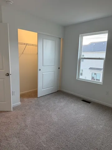 $2,800 | 302 Kingsport Drive, Unit 302, South Elgin, IL 60177