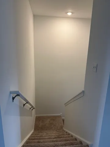 $2,800 | 302 Kingsport Drive, Unit 302, South Elgin, IL 60177