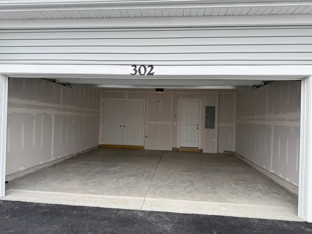 $2,800 | 302 Kingsport Drive, Unit 302, South Elgin, IL 60177