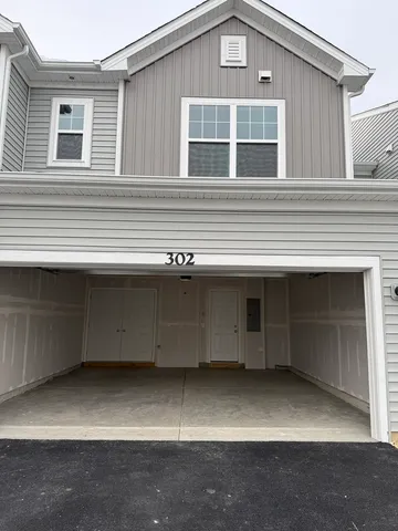 $2,800 | 302 Kingsport Drive, Unit 302, South Elgin, IL 60177