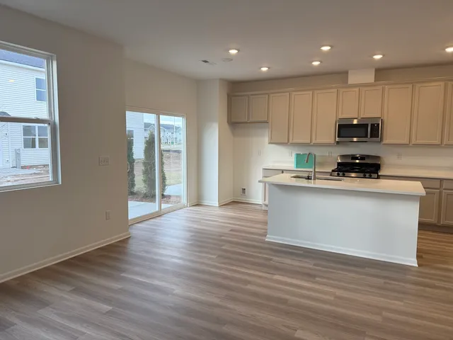 $2,800 | 302 Kingsport Drive, Unit 302, South Elgin, IL 60177