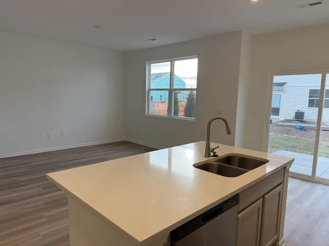 $2,800 | 302 Kingsport Drive, Unit 302, South Elgin, IL 60177