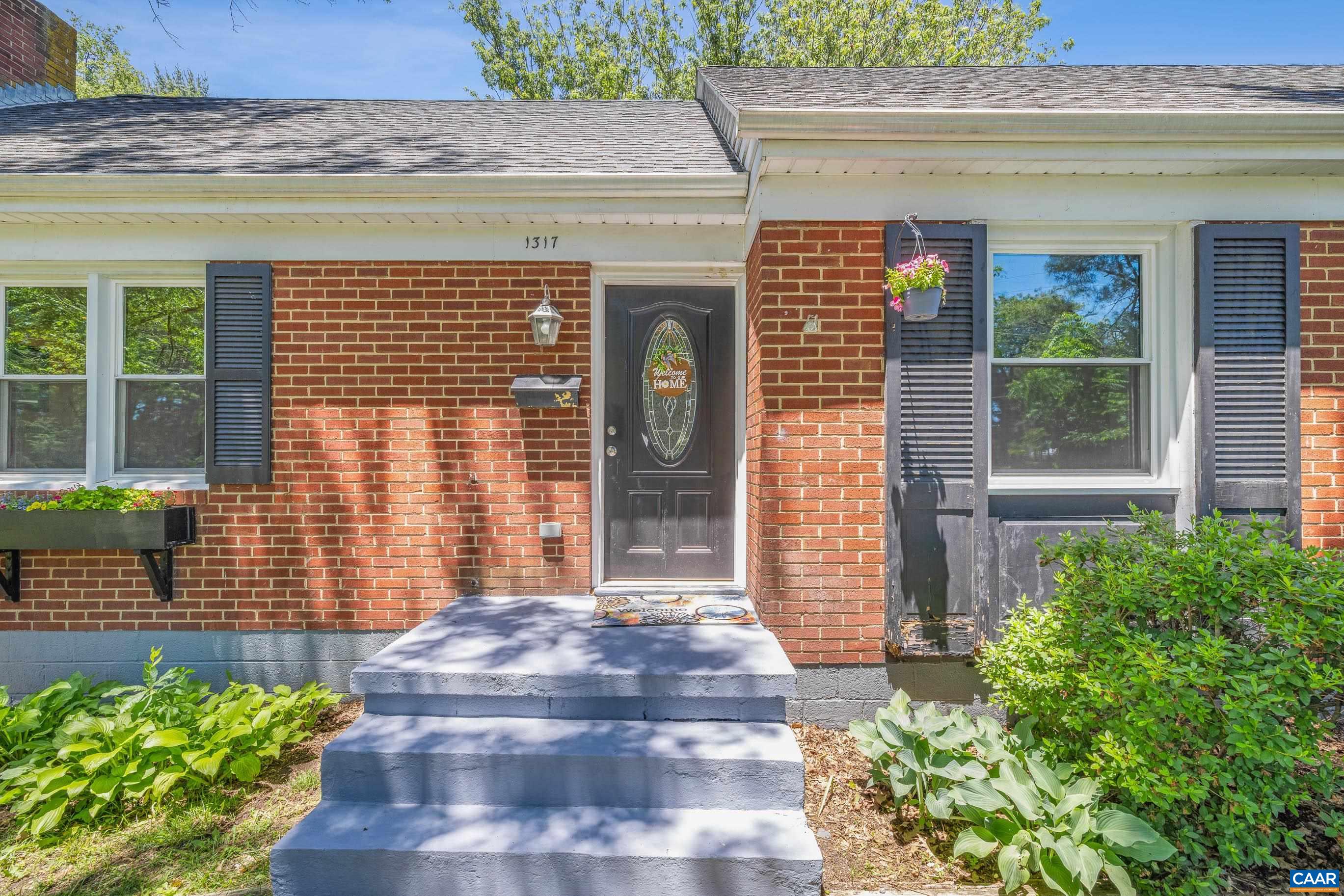 1317 Ridge Circle Waynesboro, VA 22980 - Photo 3 of 40