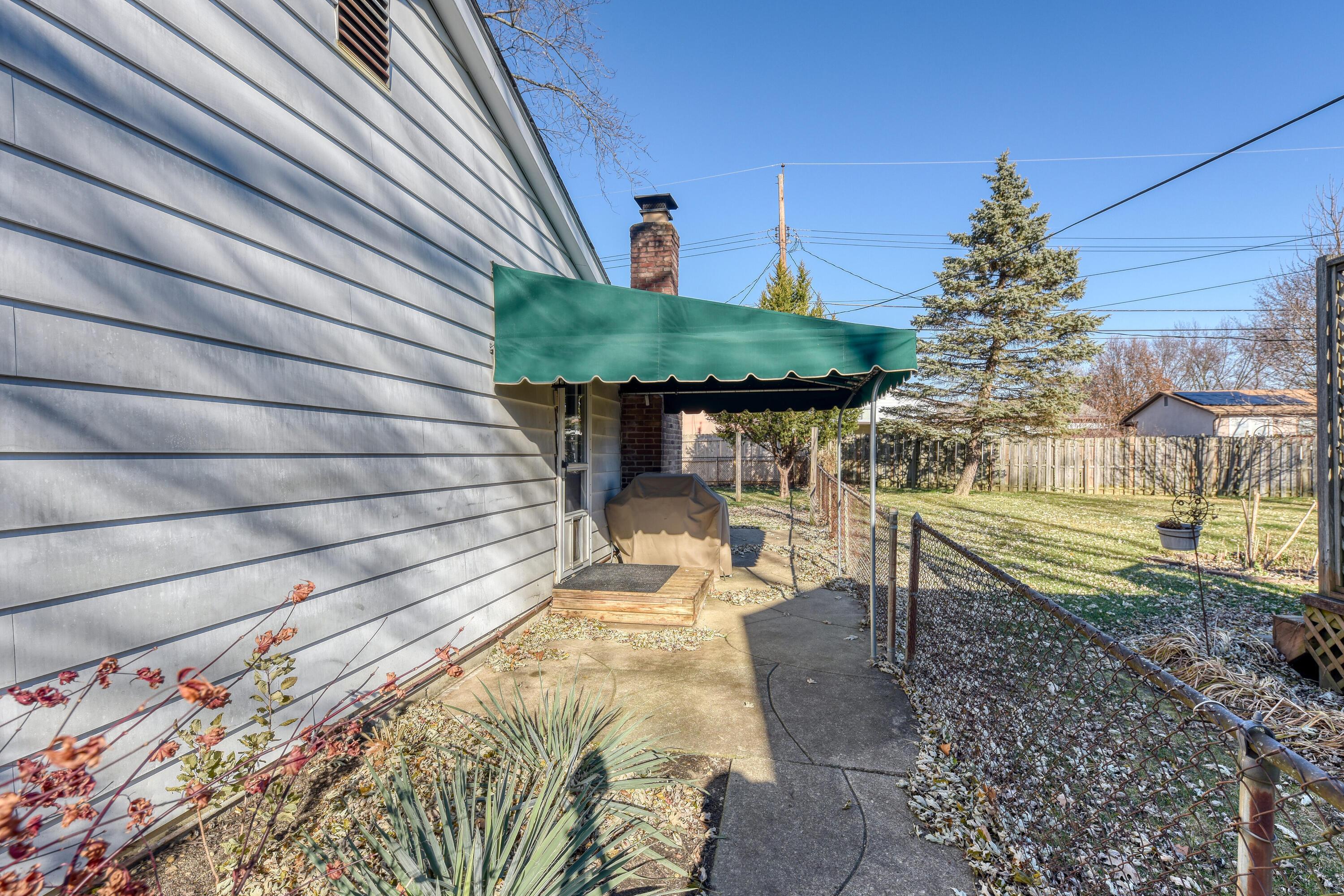 2188 Trent Road Columbus, OH 43229 - Photo 28 of 33 Patio