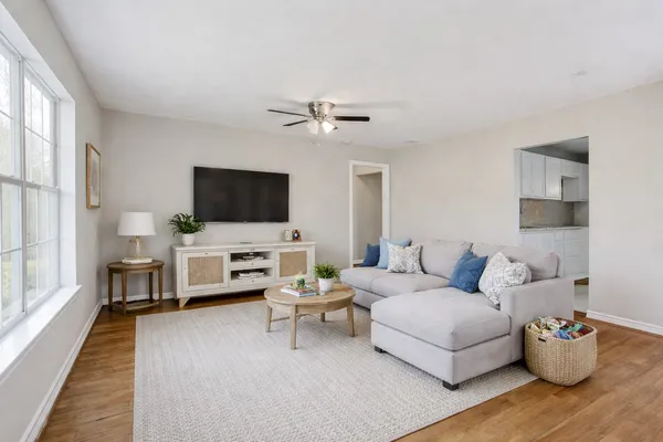 $1,800 | 4821 Brinkley Street, Houston, TX 77033