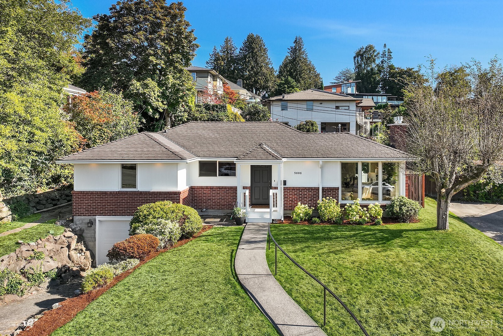 5606 59th Avenue Northeast Seattle, WA 98105 - Photo 2 of 34