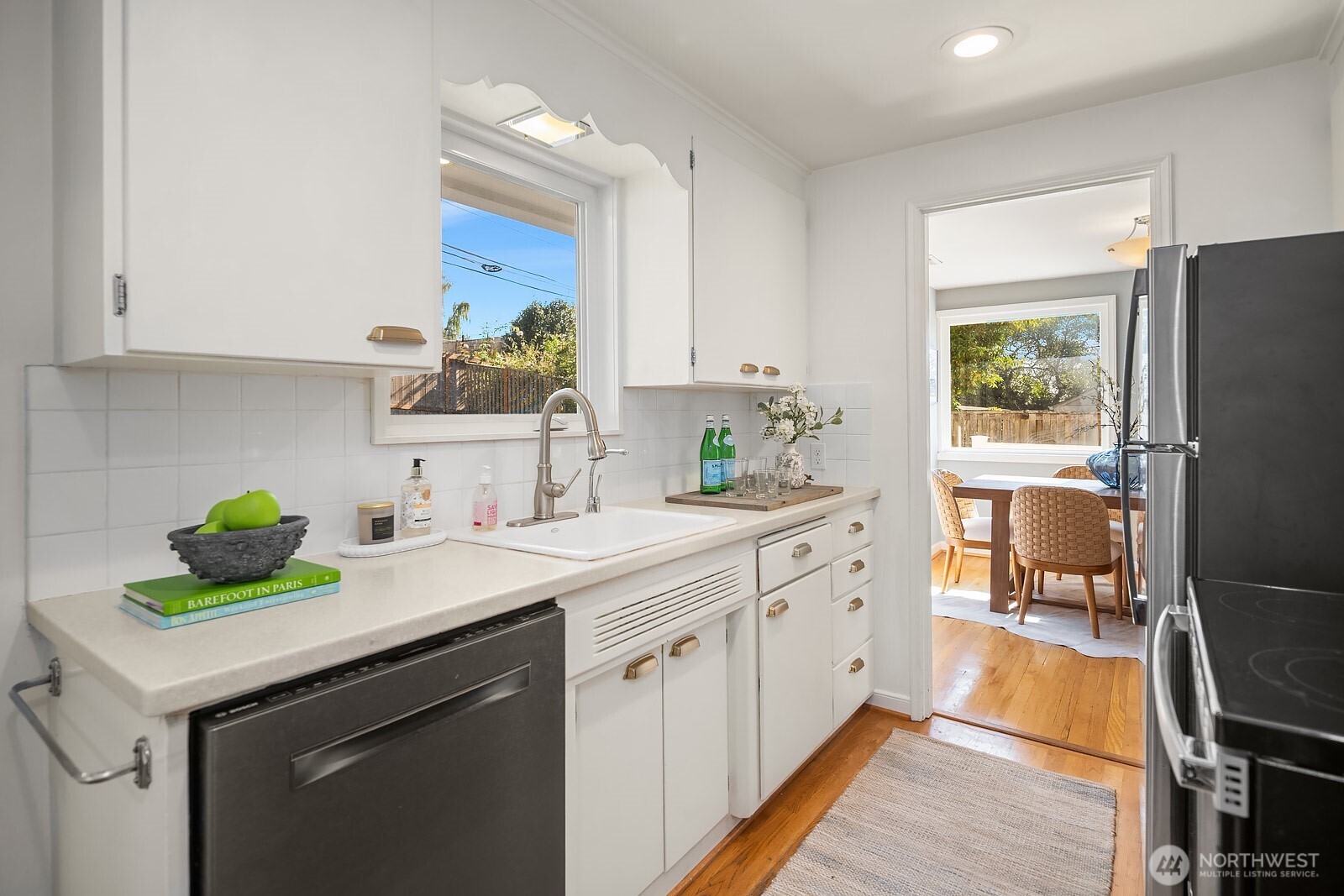 5606 59th Avenue Northeast Seattle, WA 98105 - Photo 9 of 34