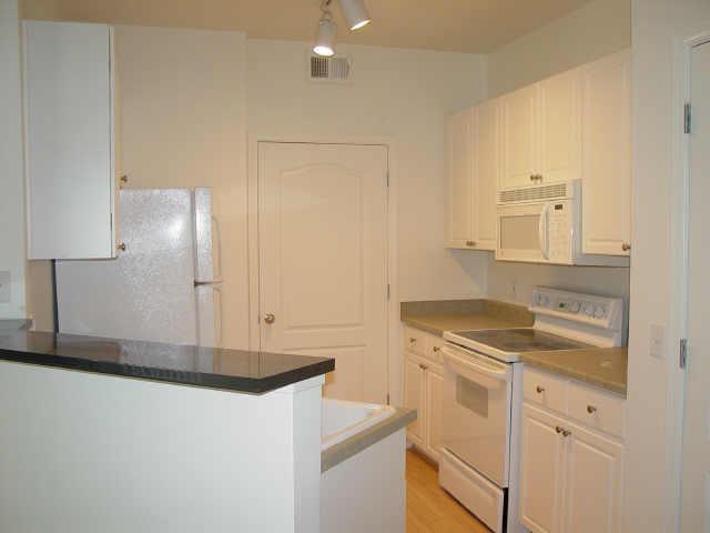 1701 East Colter Street, Unit 239 Phoenix, AZ 85016 - Photo 19 of 20 Kitchen