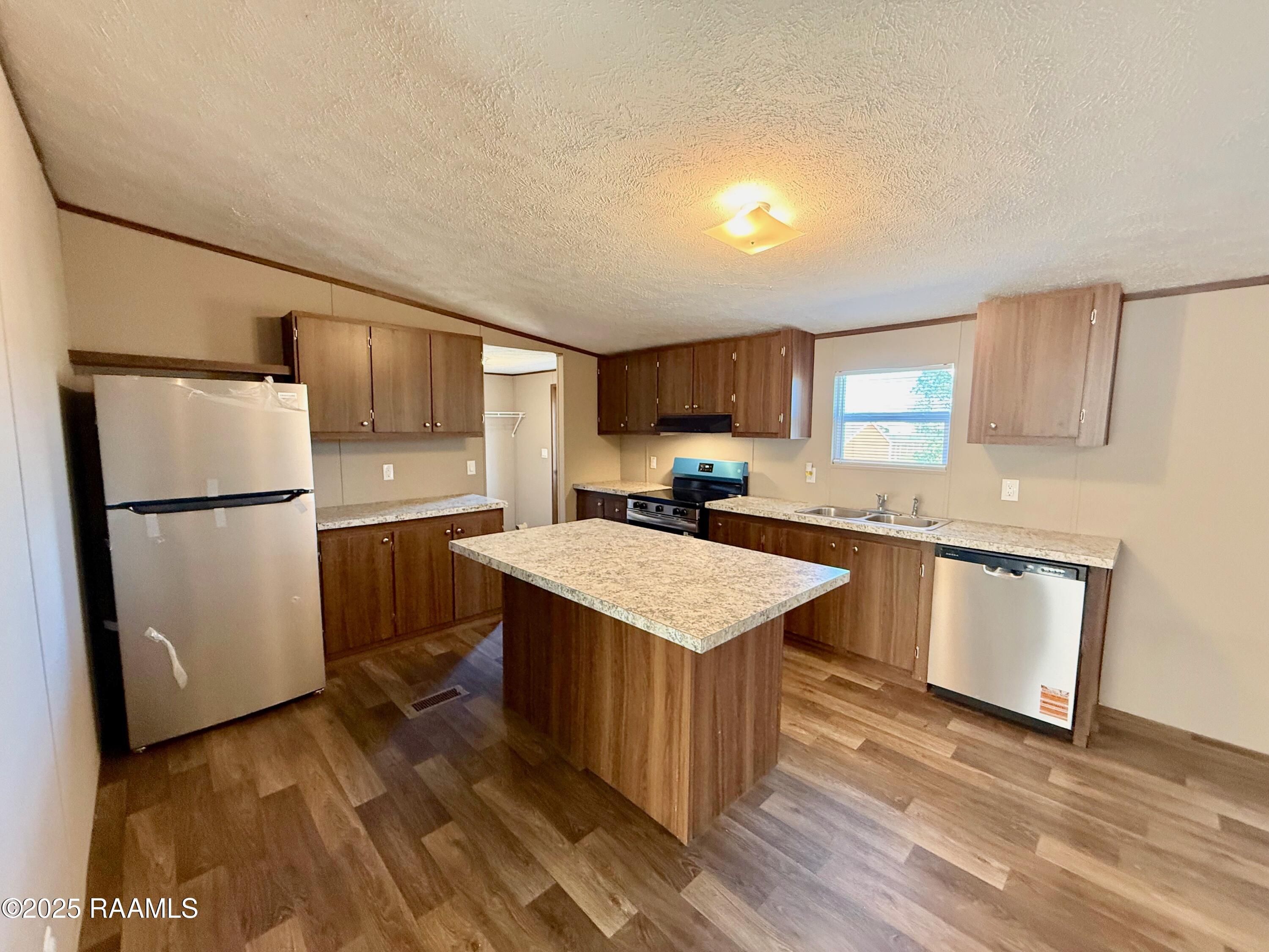 125 La Rue Cannes Duson, LA 70529 - Photo 15 of 40 kitchen
