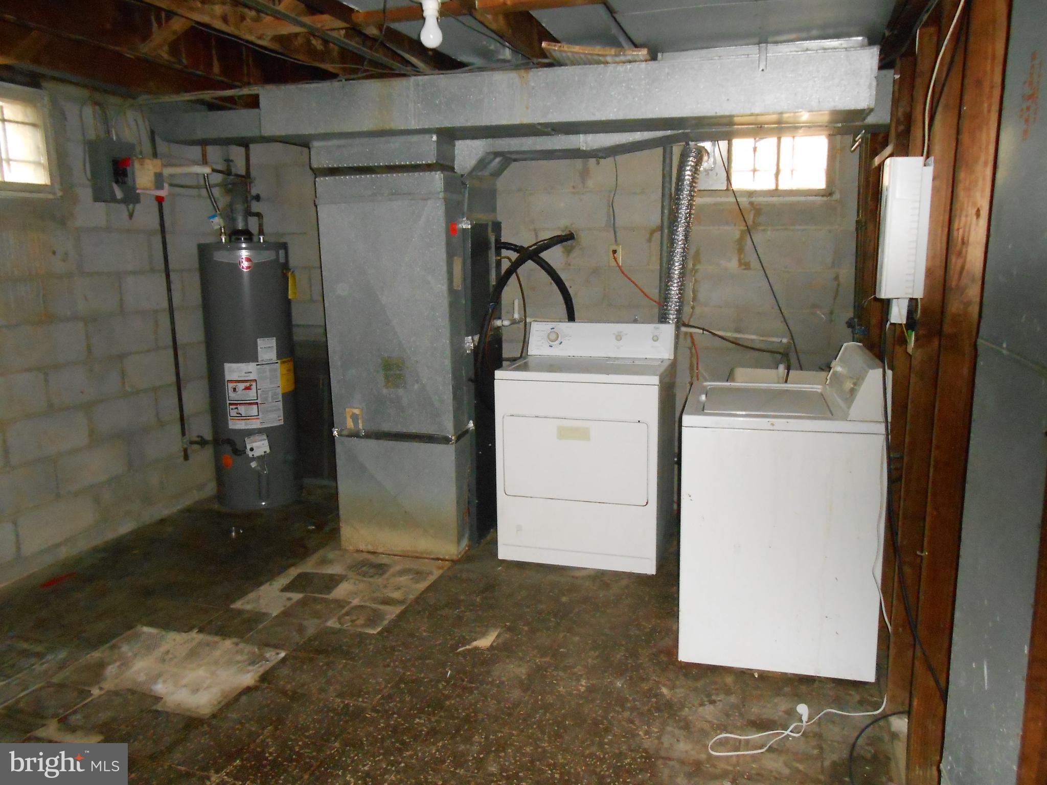 4211 Crest Heights Road Baltimore, MD 21215 - Photo 11 of 21 a utility room with dryer and washer