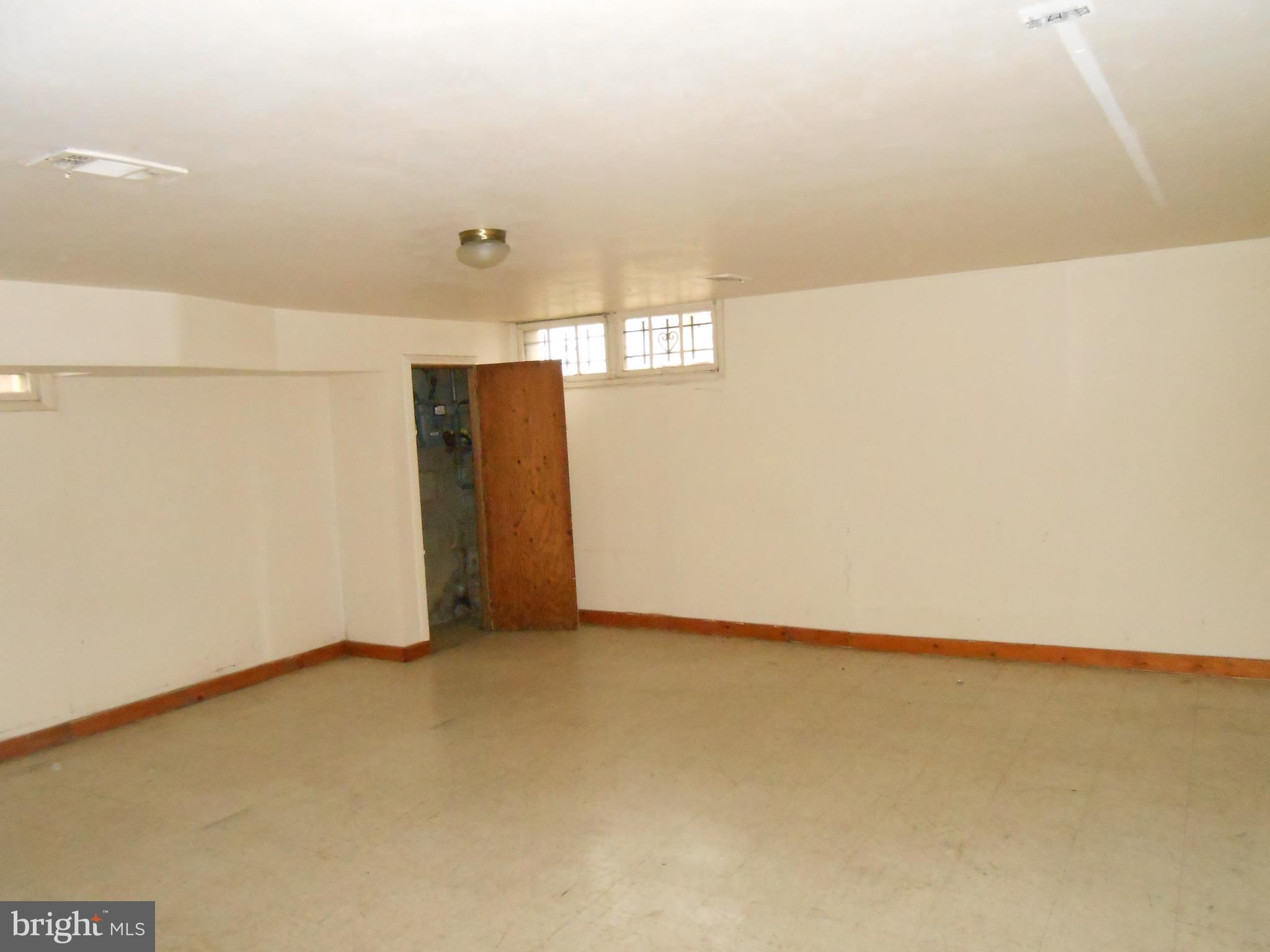 4211 Crest Heights Road Baltimore, MD 21215 - Photo 12 of 21 an empty room with windows