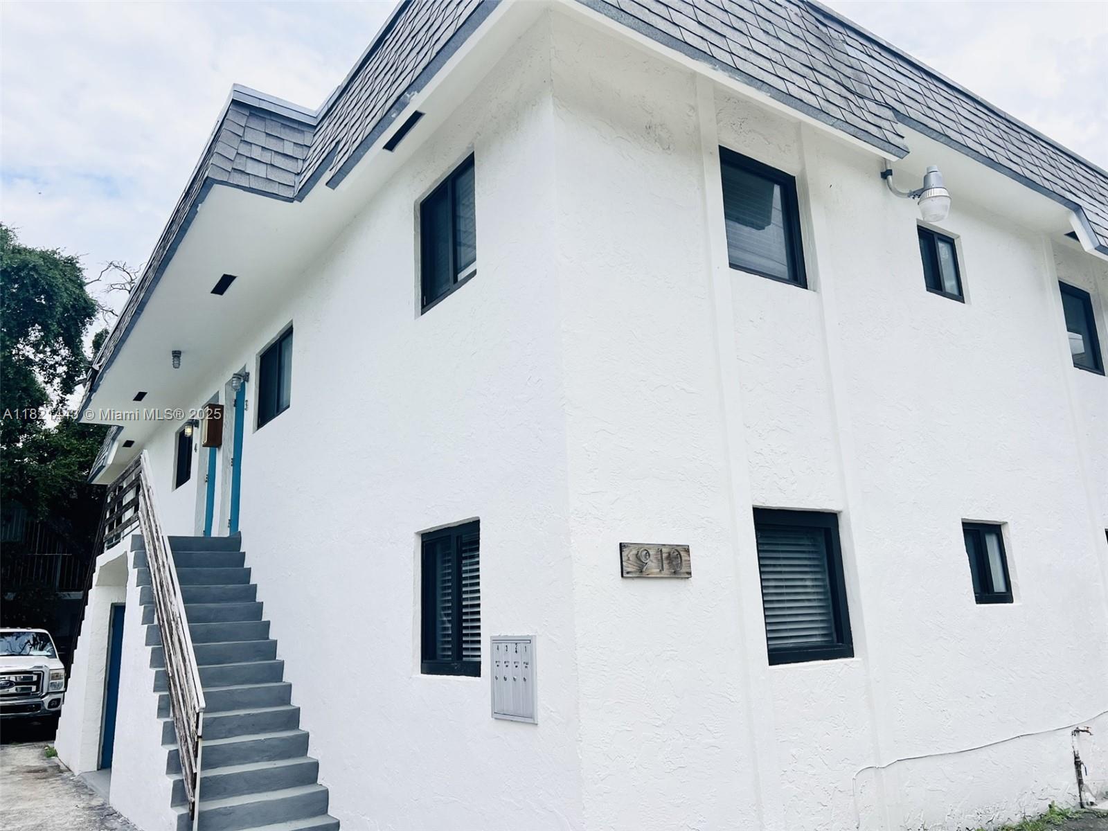 910 Southwest 4th Avenue, Unit 1 Miami, FL 33130 - Photo 1 of 11