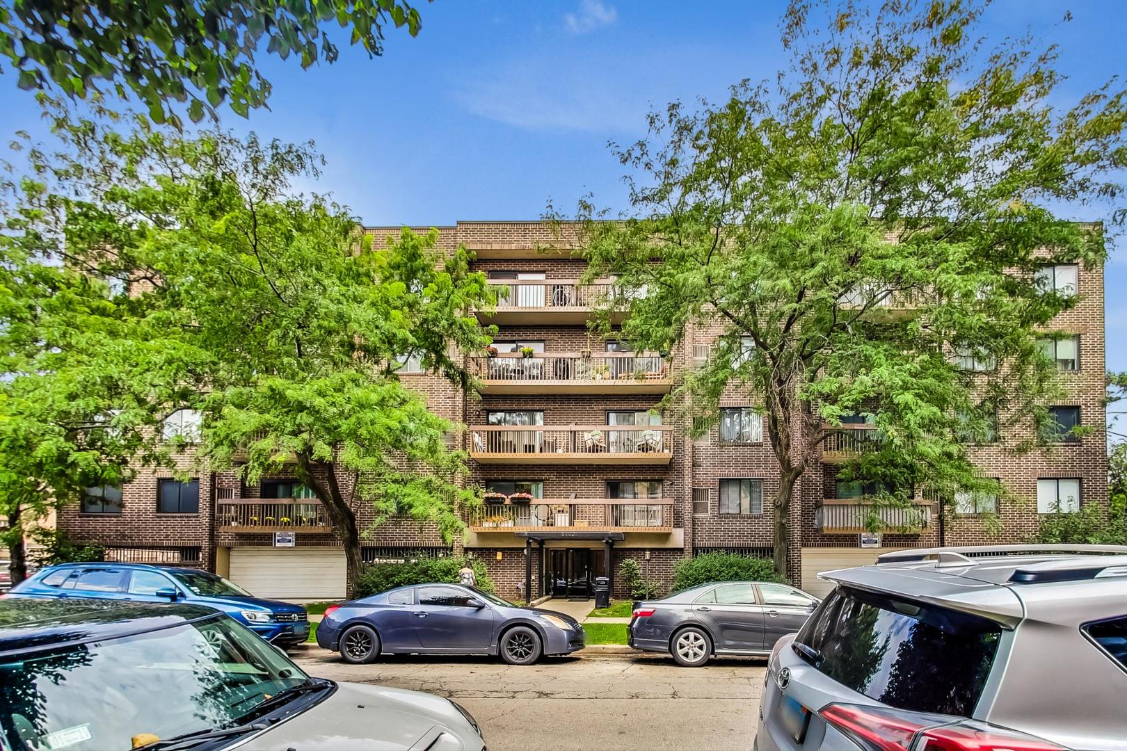 6102 North Sheridan Road, Unit 502 Chicago, IL 60660 - Photo 3 of 23 Gallery Image 3
