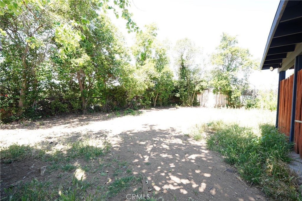 11764 Sutter Avenue Yucaipa, CA 92399 - Photo 18 of 38