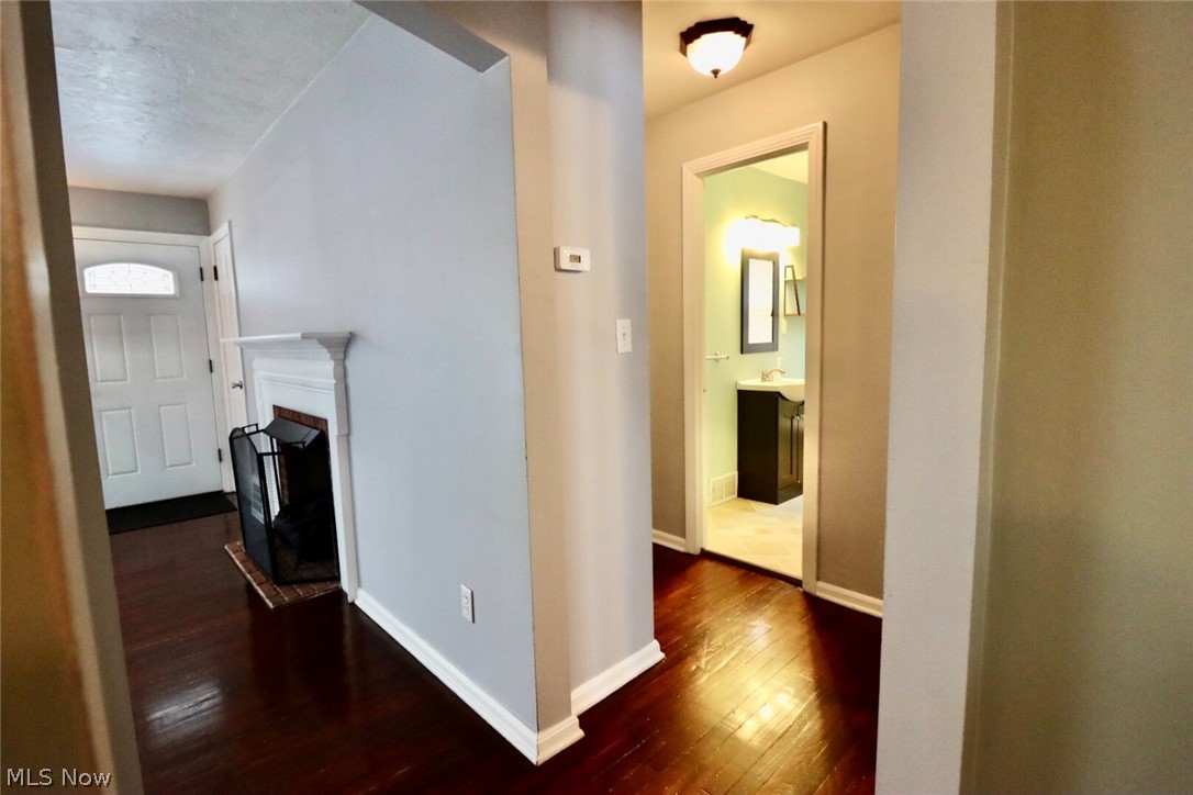 5227 Edenhurst Road Cleveland, OH 44124 - Photo 10 of 30