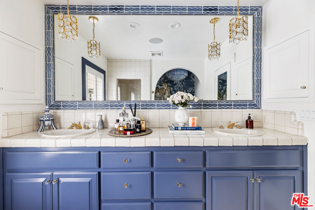 175 West Channel Road Santa Monica, CA 90402 - Photo 23 of 53 a bathroom with a sink and a mirror