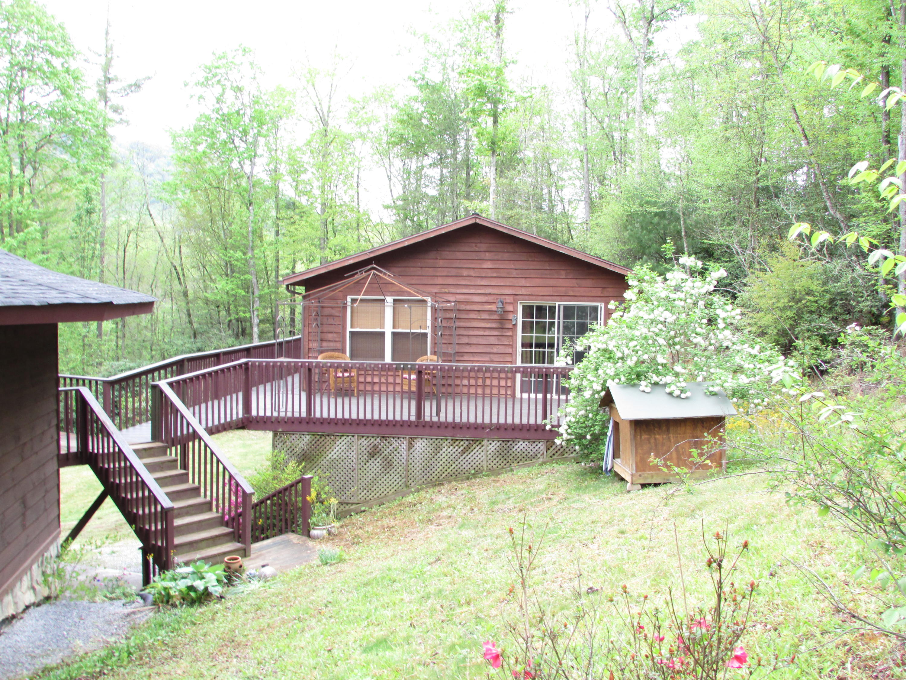 167 Violet Lane Hampton, TN 37658 - Photo 19 of 55 167 Violet Lane Hampton TN 37658 (28)