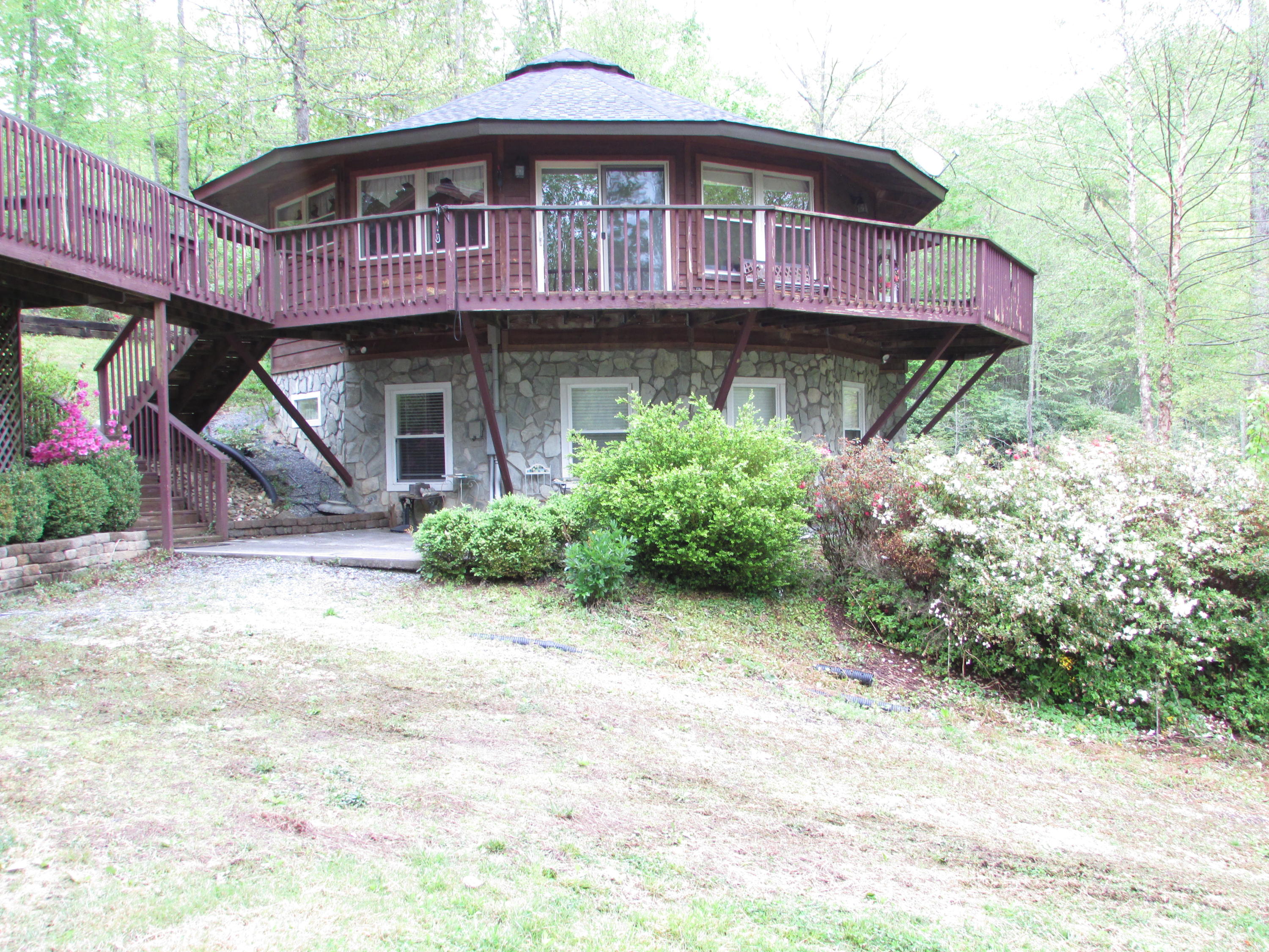 167 Violet Lane Hampton, TN 37658 - Photo 2 of 55 167 Violet Lane Hampton TN 37658 (4)