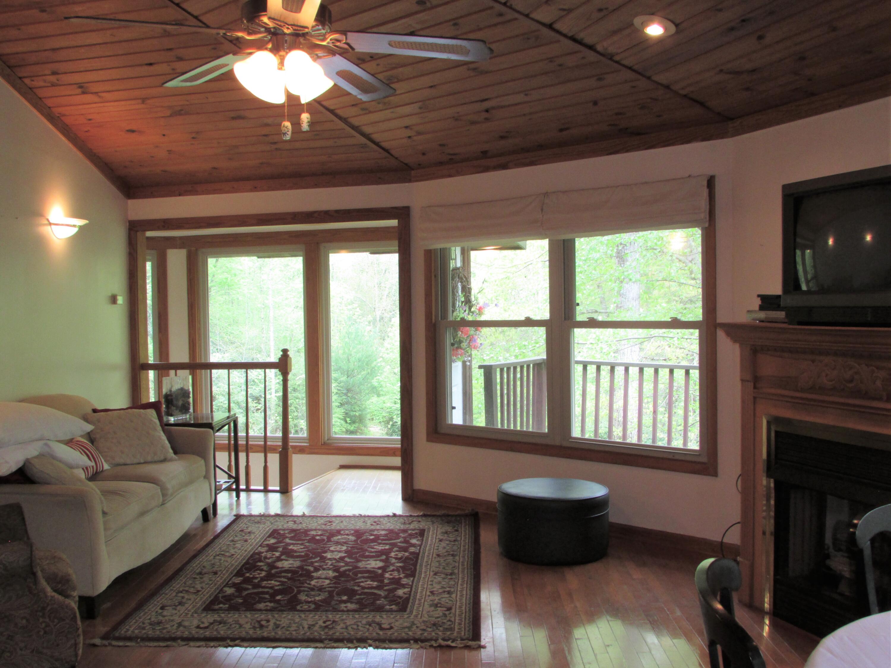 167 Violet Lane Hampton, TN 37658 - Photo 23 of 55 167 Violet Lane Hampton TN 37658 (36)