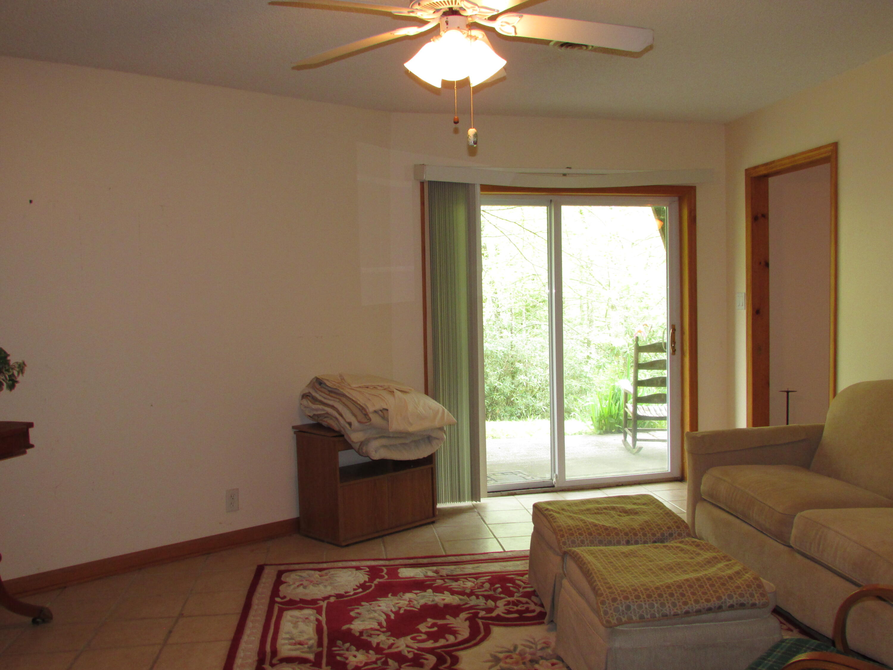 167 Violet Lane Hampton, TN 37658 - Photo 36 of 55 167 Violet Lane Hampton TN 37658 (54)