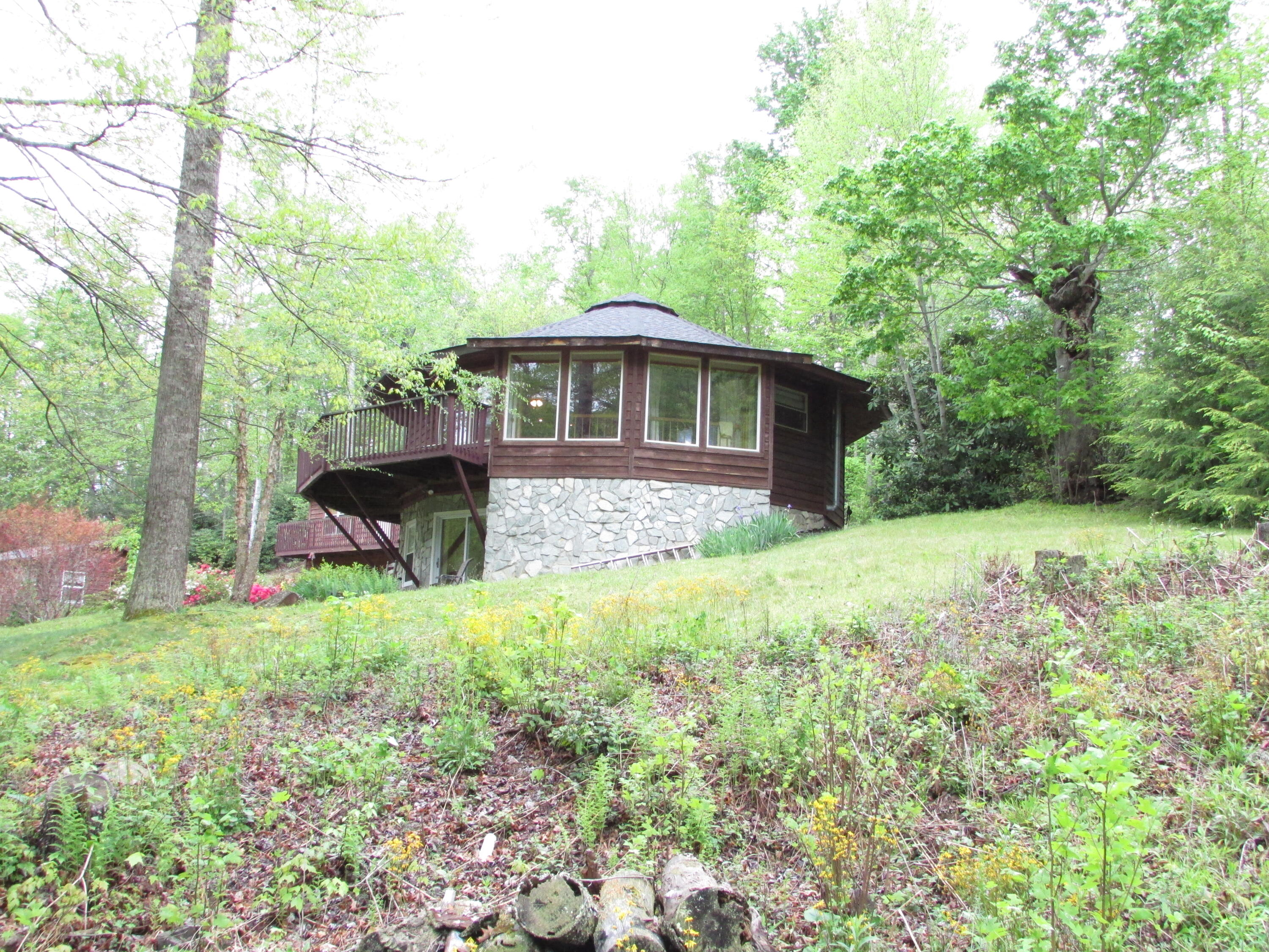 167 Violet Lane Hampton, TN 37658 - Photo 8 of 55 167 Violet Lane Hampton TN 37658 (11)