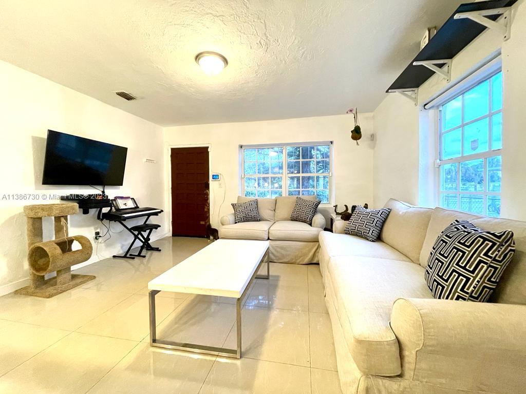451 Northwest 82nd Street Miami, FL 33150 - Photo 11 of 27