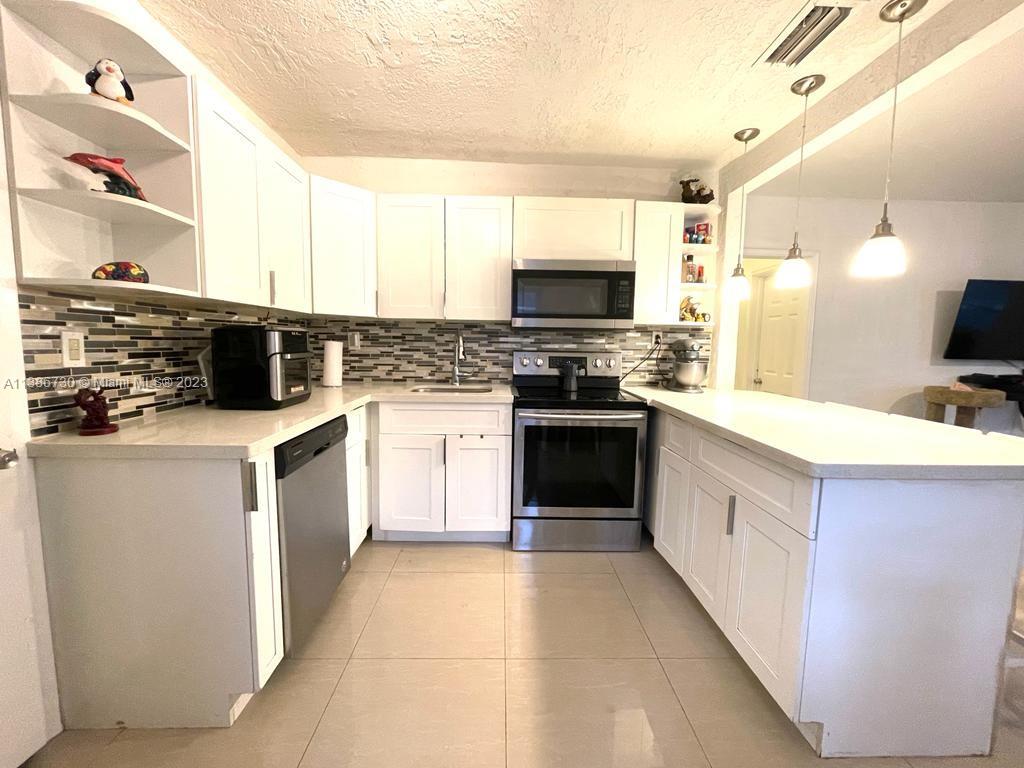 451 Northwest 82nd Street Miami, FL 33150 - Photo 4 of 27