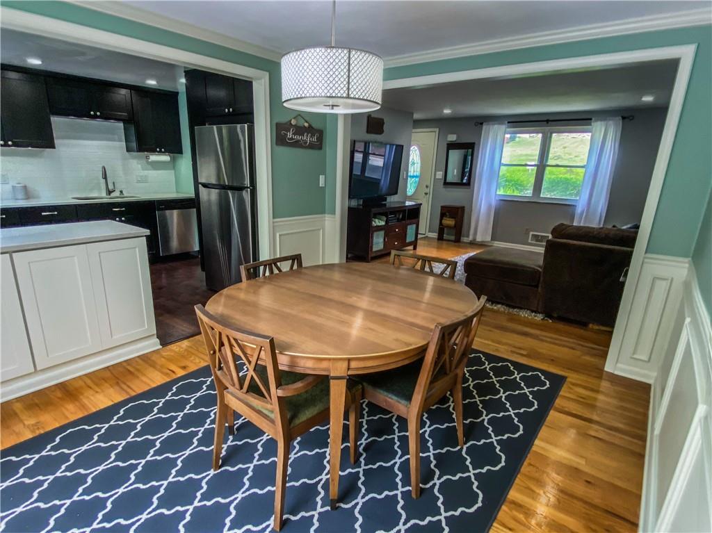 582 Filmore Road Pittsburgh, PA 15221 - Photo 5 of 25