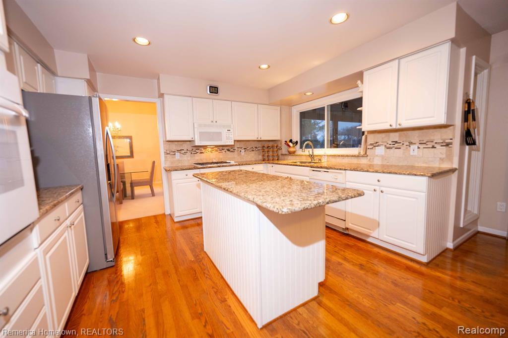 46545 Mornington Road Canton, MI 48188 - Photo 12 of 37