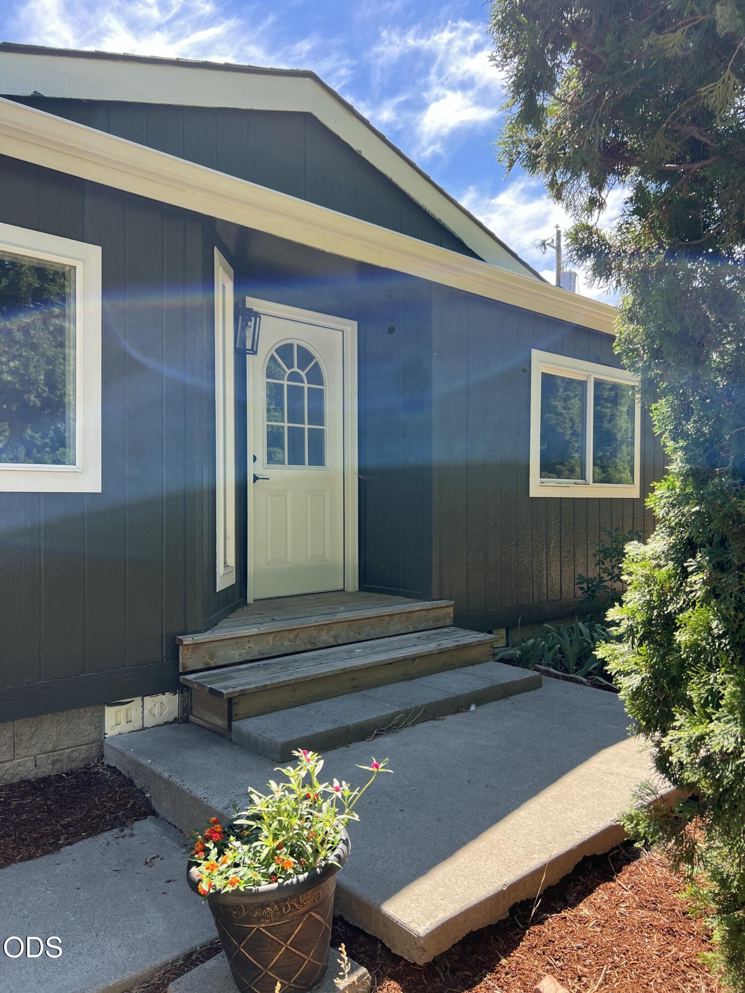 424 4th Street Metolius, OR 97741 - Photo 2 of 25