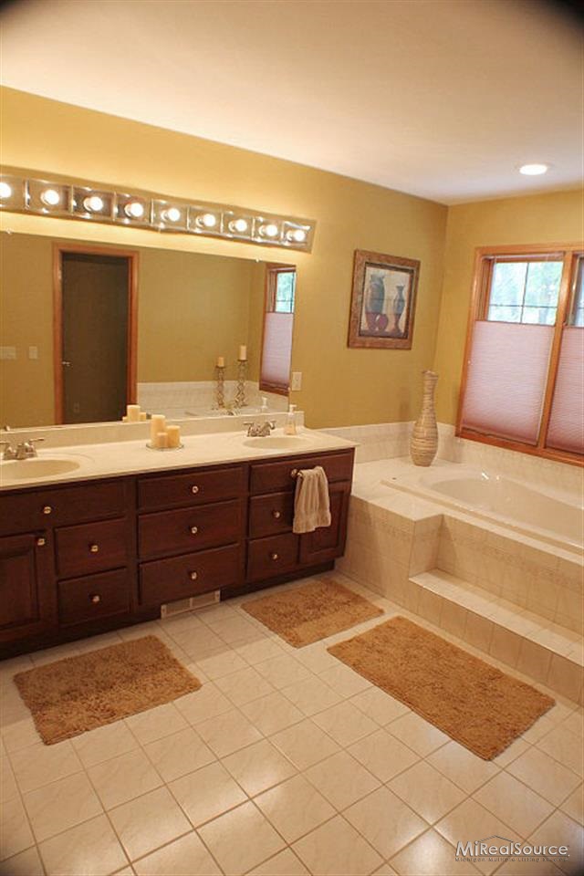 1142 Ridgeway Drive Rochester, MI 48307 - Photo 14 of 30 31178303-13.JPG