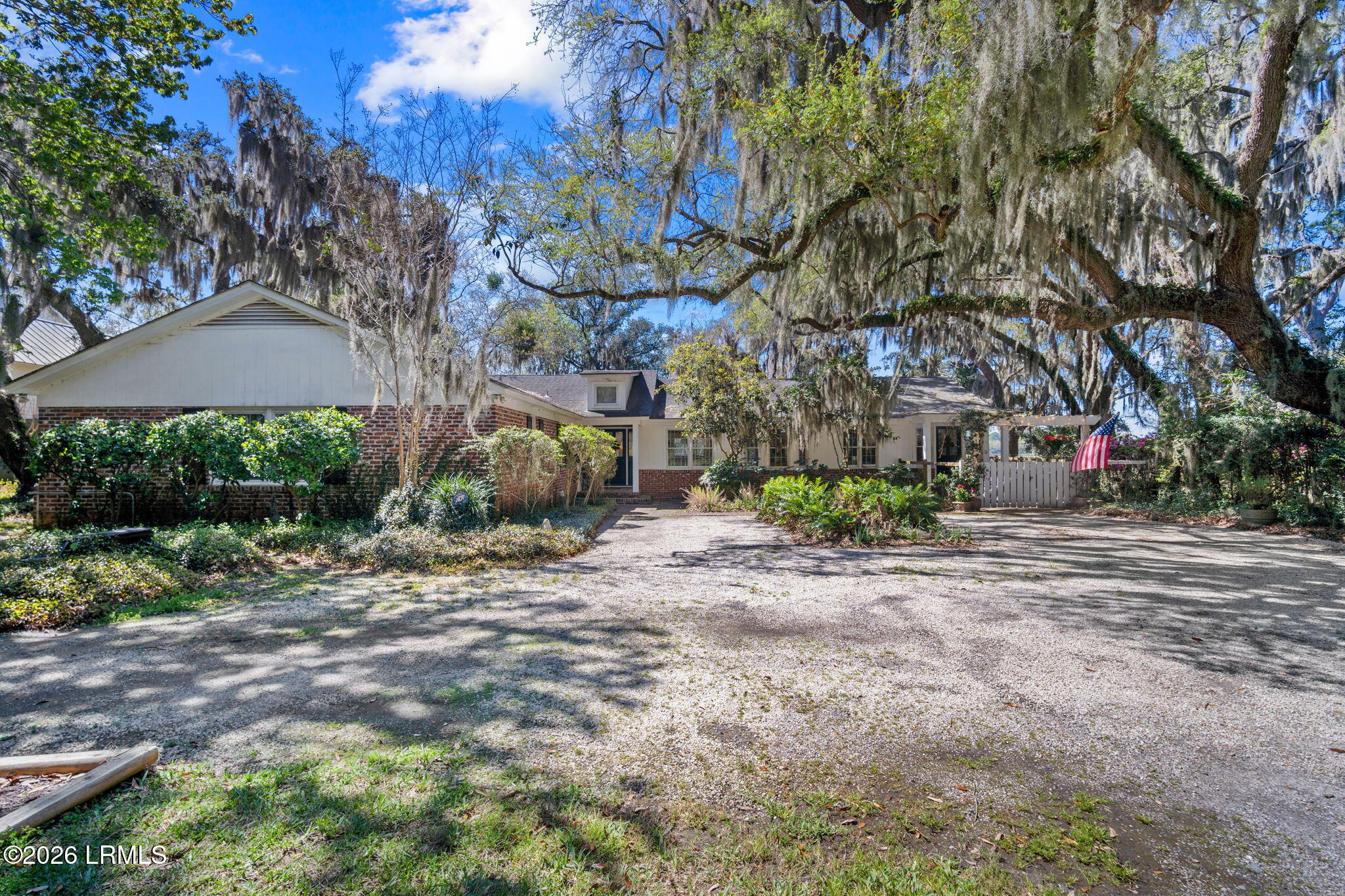 115 South Hermitage Road Beaufort, SC 29902 - Photo 2 of 66 61-web-or-mls-3_20-61