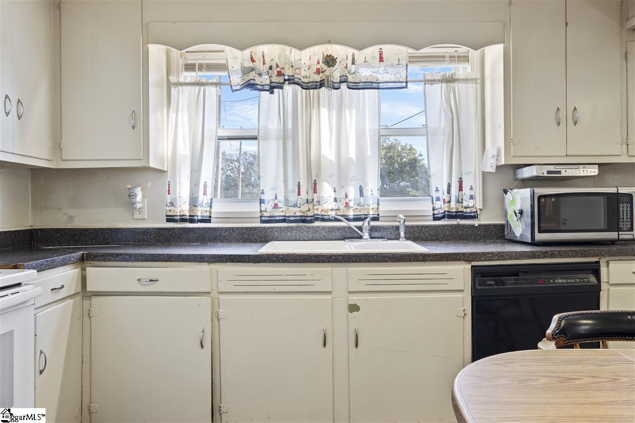 391 South Bennetts Bridge Road Greer, SC 29651 - Photo 16 of 28 Gallery Image 16