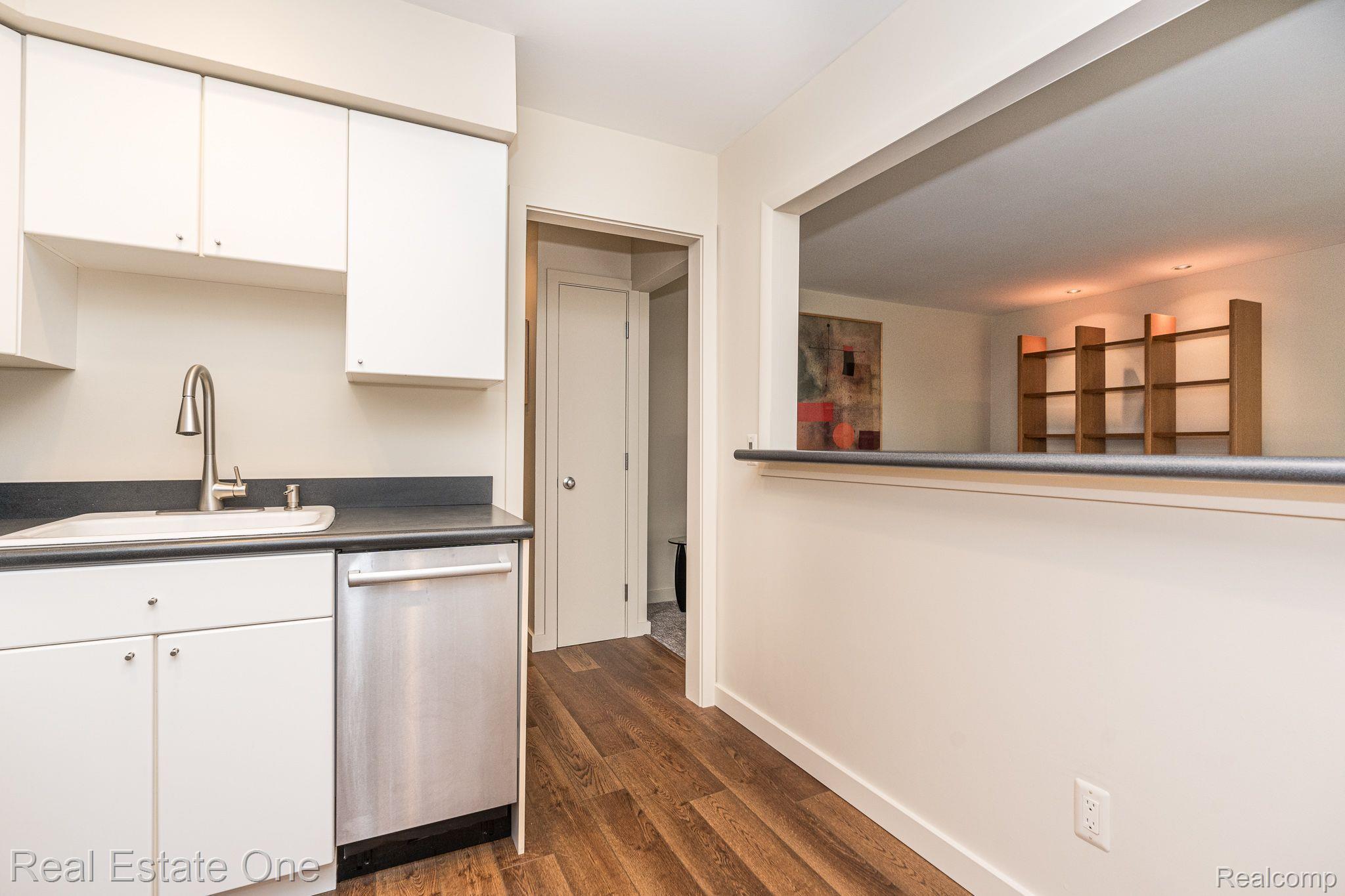 500 Elizabeth Street, Unit 202 Rochester, MI 48307 - Photo 7 of 22 Gallery Image 7