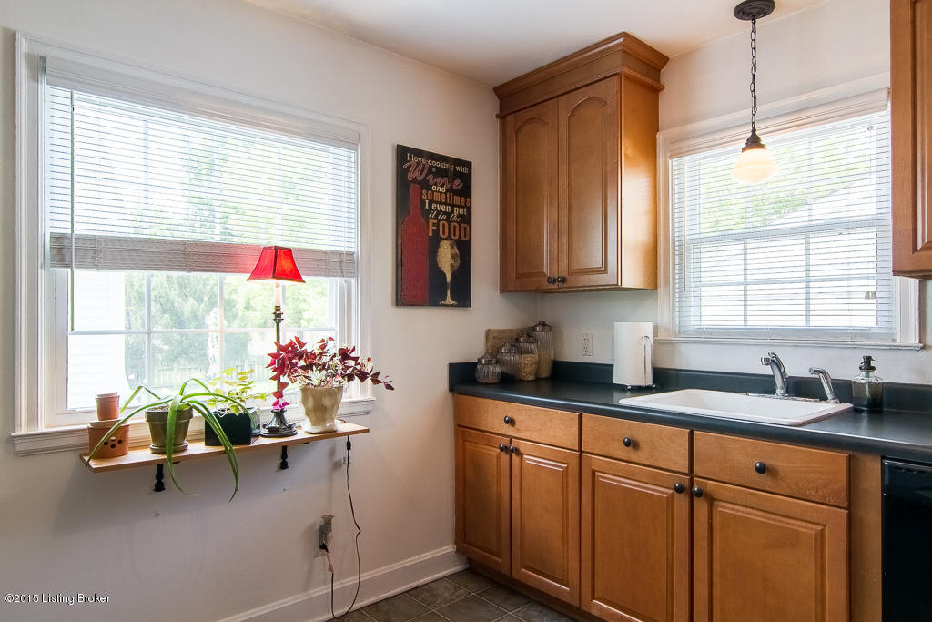 4221 Winchester Road Louisville, KY 40207 - Photo 15 of 37 4221 Winchester Rd-16