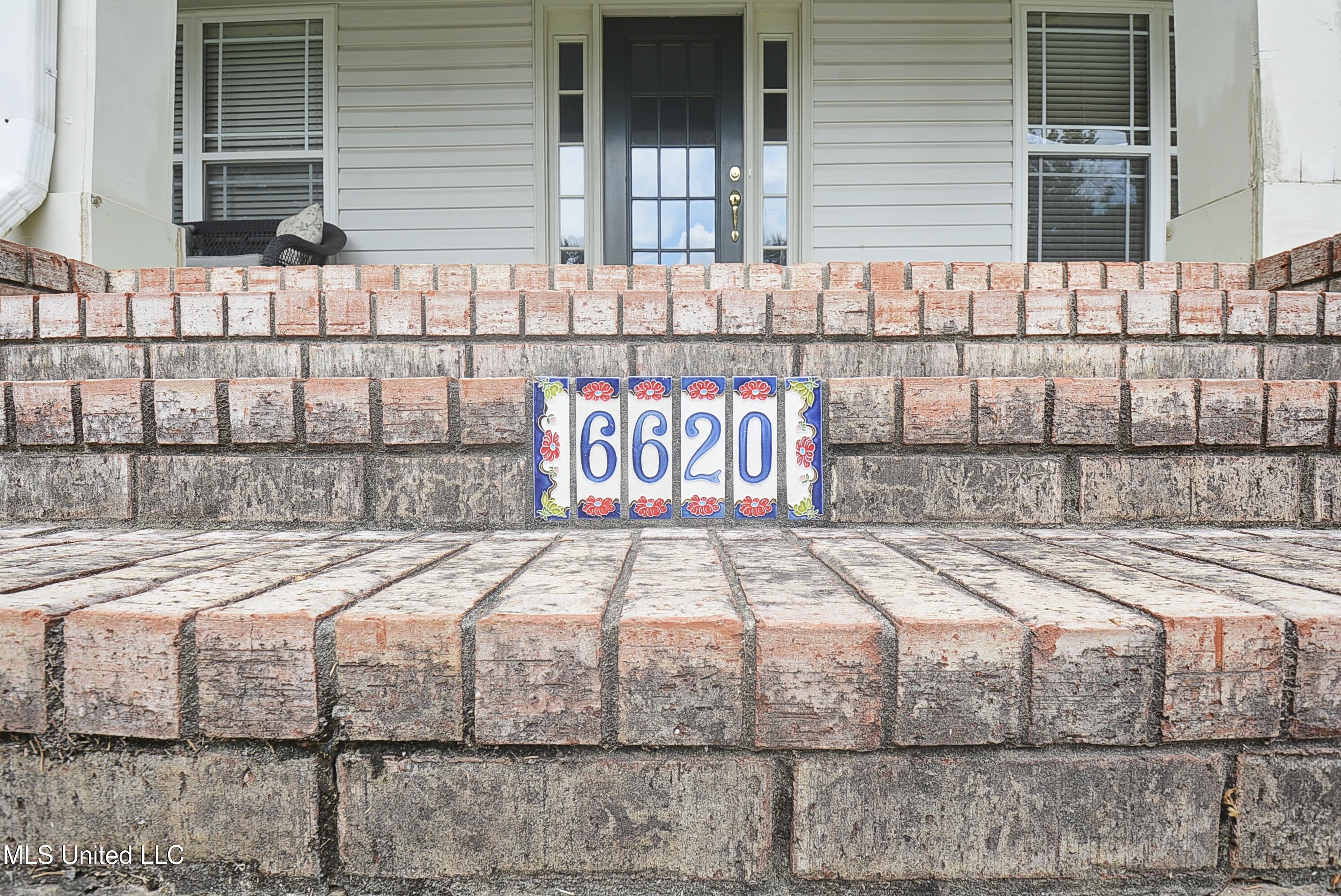 6620 Vaiden Road Hernando, MS 38632 - Photo 4 of 51 Front Steps
