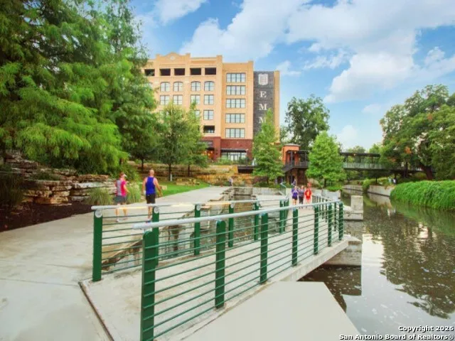 a picture of street sign