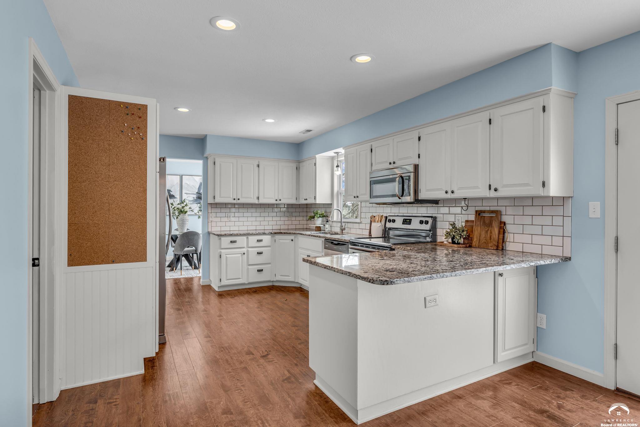 2921 South Kensington Road Lawrence, KS 66046 - Photo 14 of 42