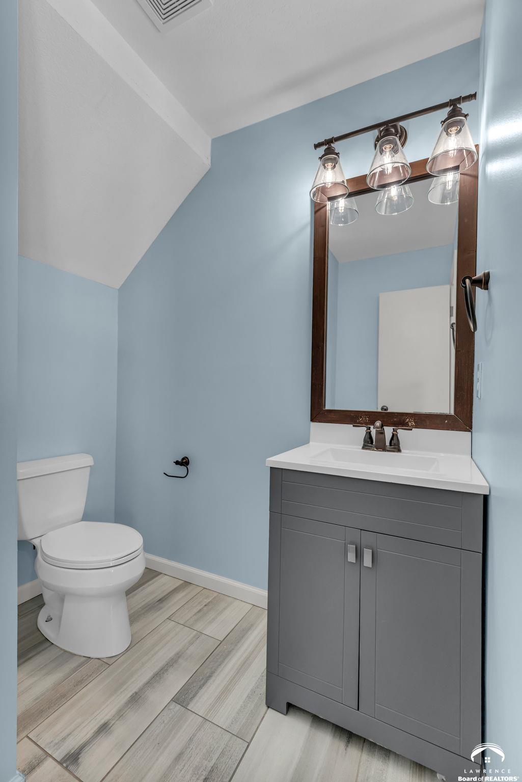 2921 South Kensington Road Lawrence, KS 66046 - Photo 17 of 42