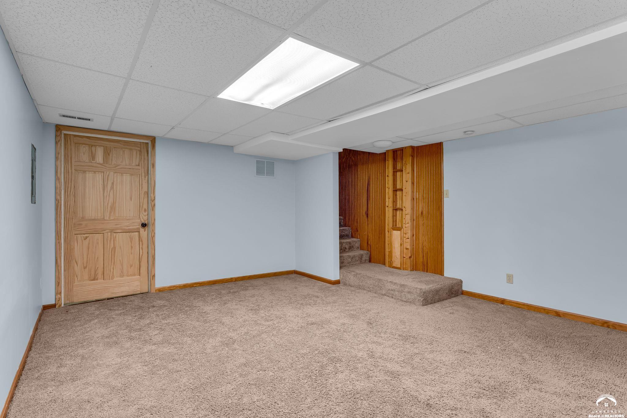 2921 South Kensington Road Lawrence, KS 66046 - Photo 27 of 42