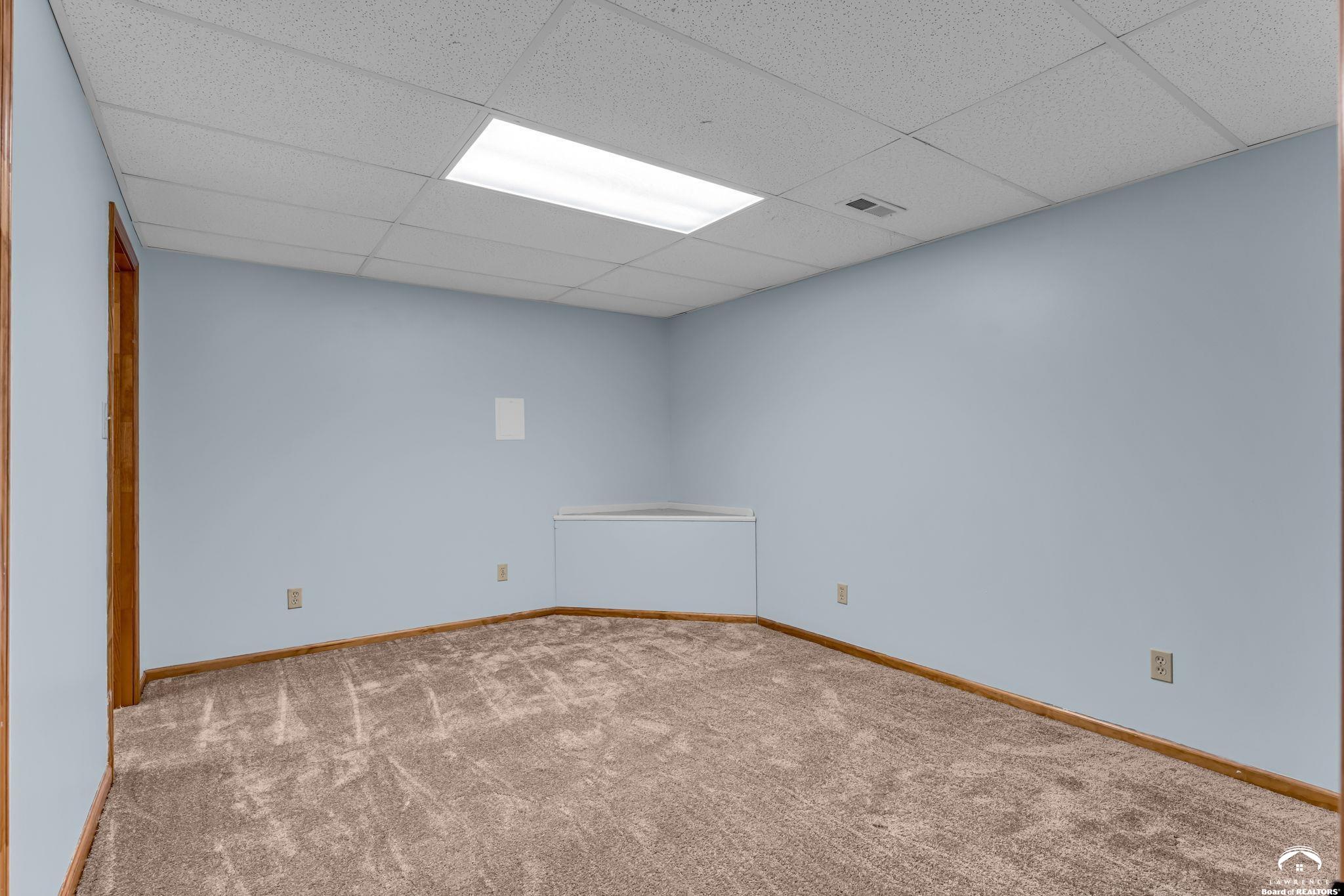 2921 South Kensington Road Lawrence, KS 66046 - Photo 31 of 42