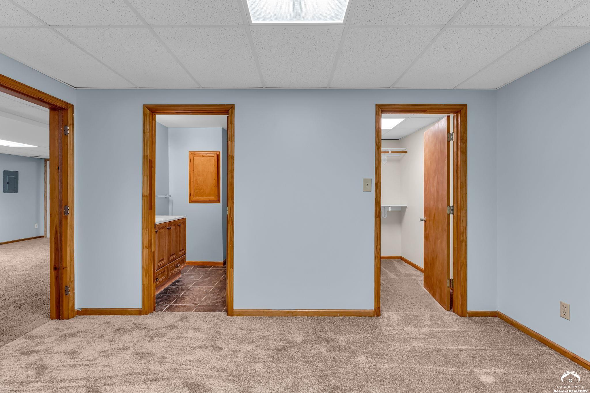 2921 South Kensington Road Lawrence, KS 66046 - Photo 32 of 42