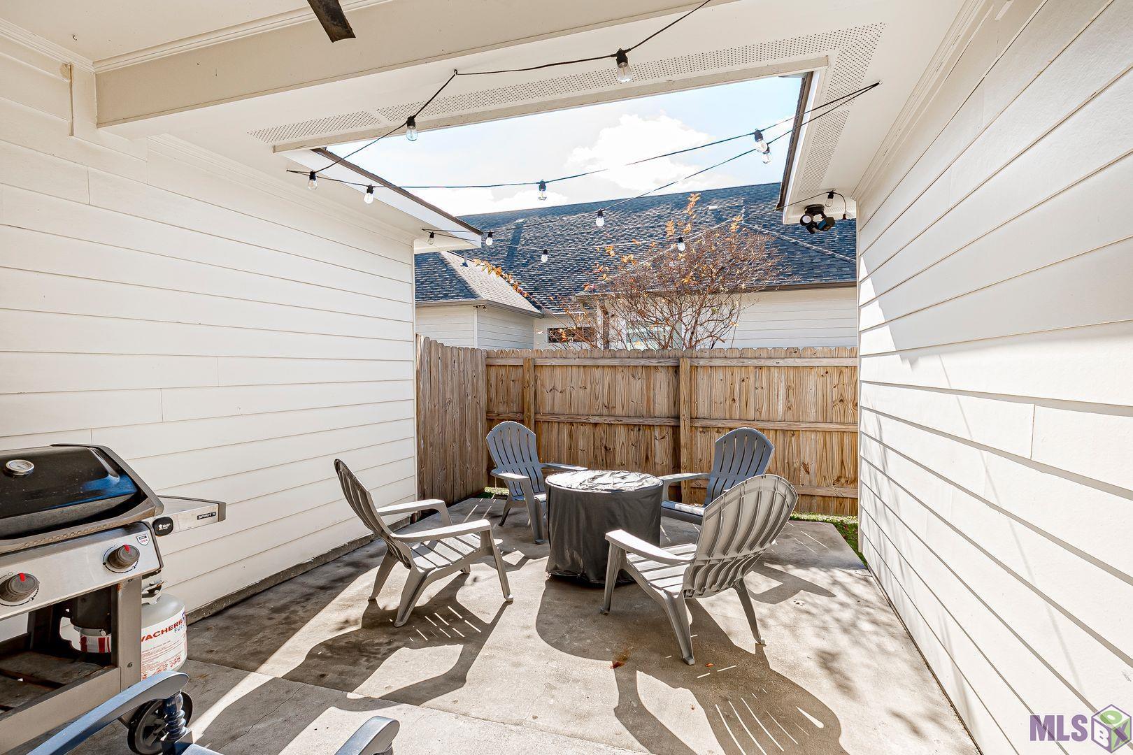 8110 Stonelake Avenue Baton Rouge, LA 70820 - Photo 5 of 11