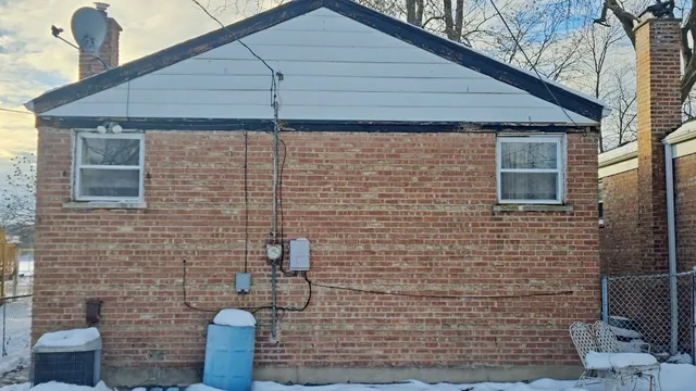 a bathroom with a toilet