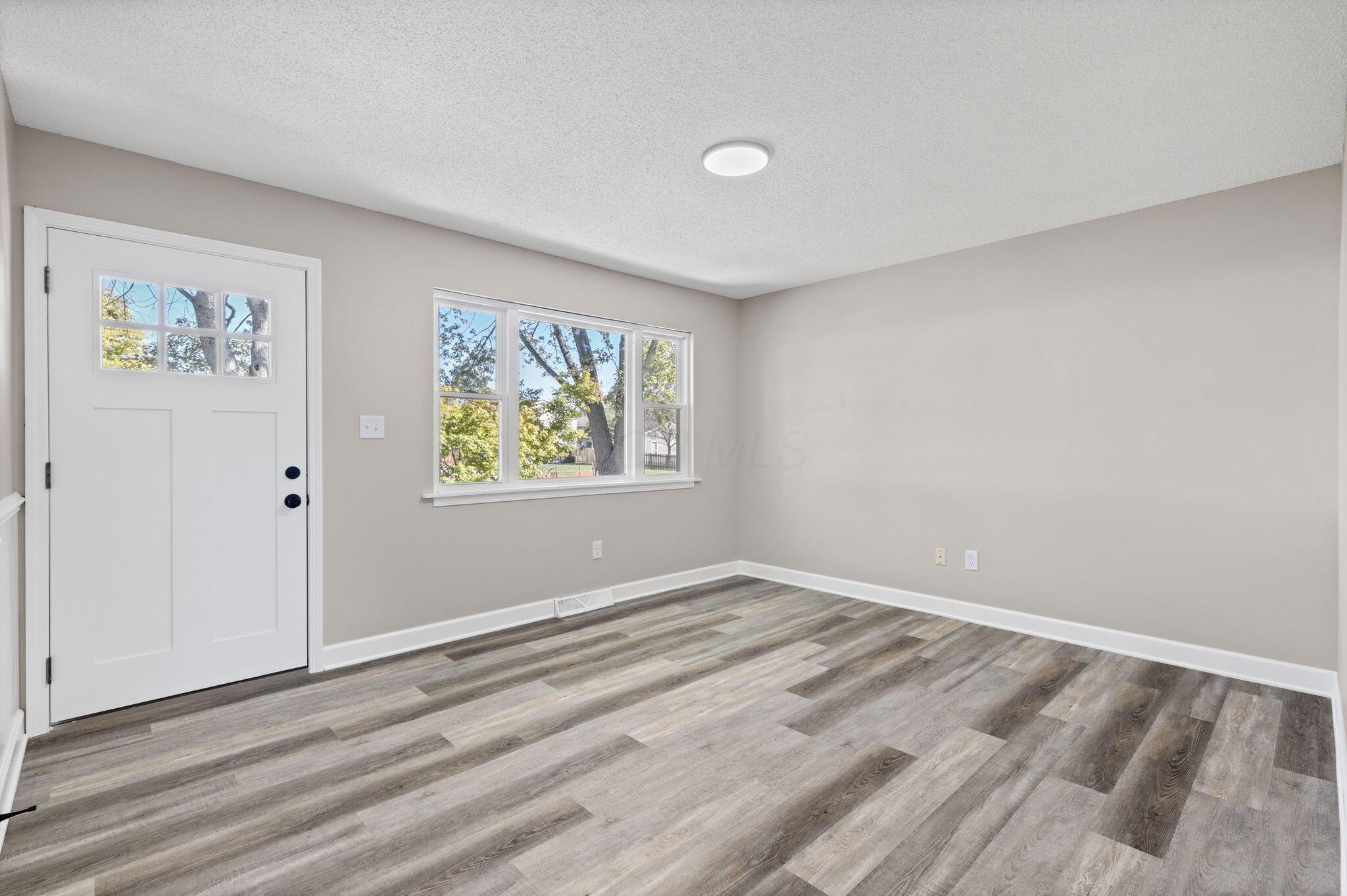 283 Blendon Road West Jefferson, OH 43162 - Photo 6 of 24 2025-10-16 283 Blendon Rd 023