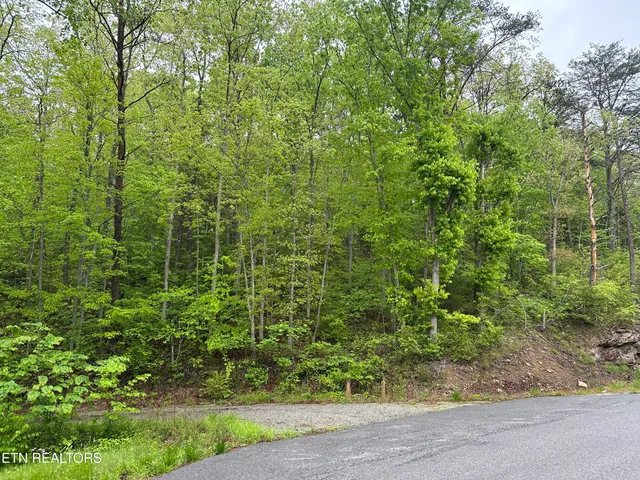 $39,500 | 8472 Highway 25, Jellico, TN 37762