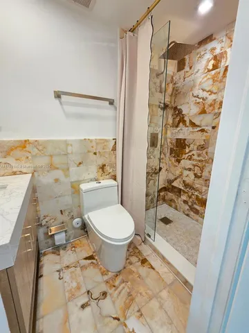 a bathroom with a toilet and a bathtub