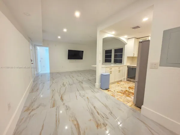 a view of livingroom with furniture